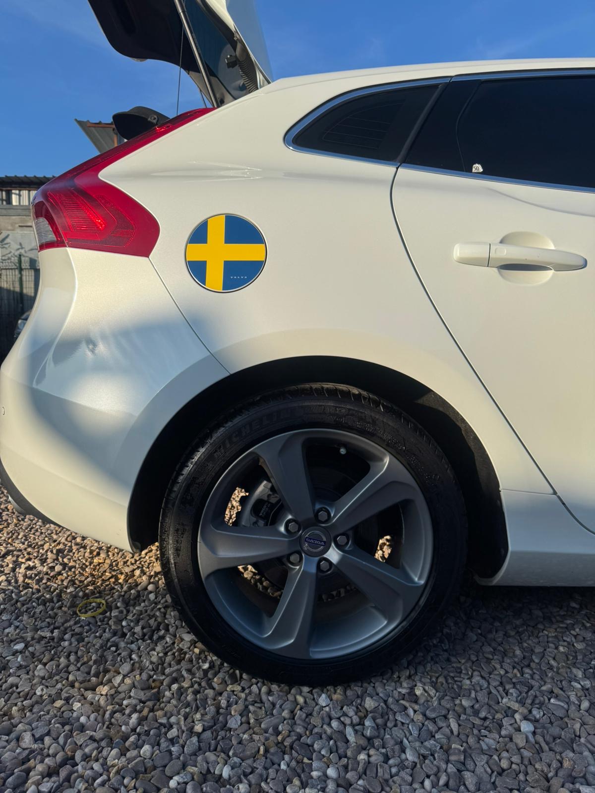 feaa52f0-424d-46ce-8327-413390598516